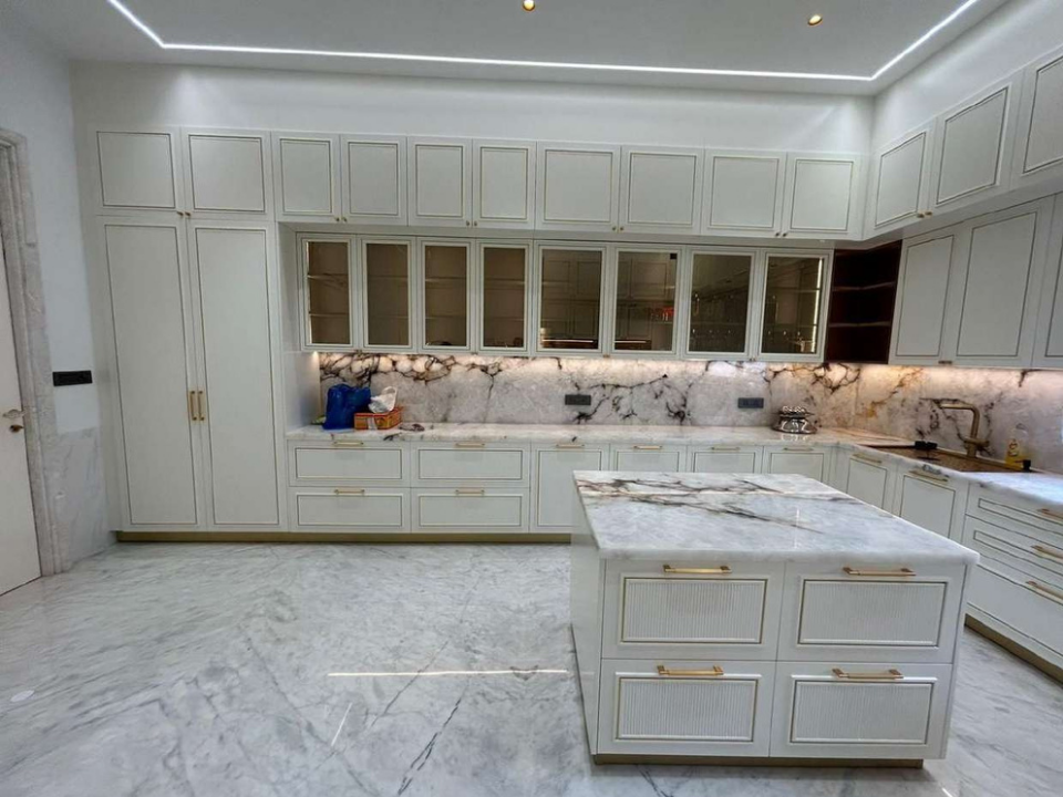 Bespoke Marble & Brass Kitchen - Photo 2