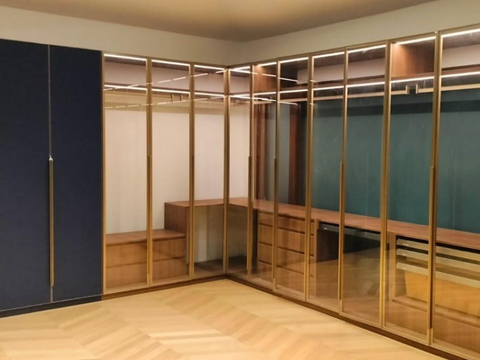 Bespoke Walk-In Wardrobes & Luxury Storage